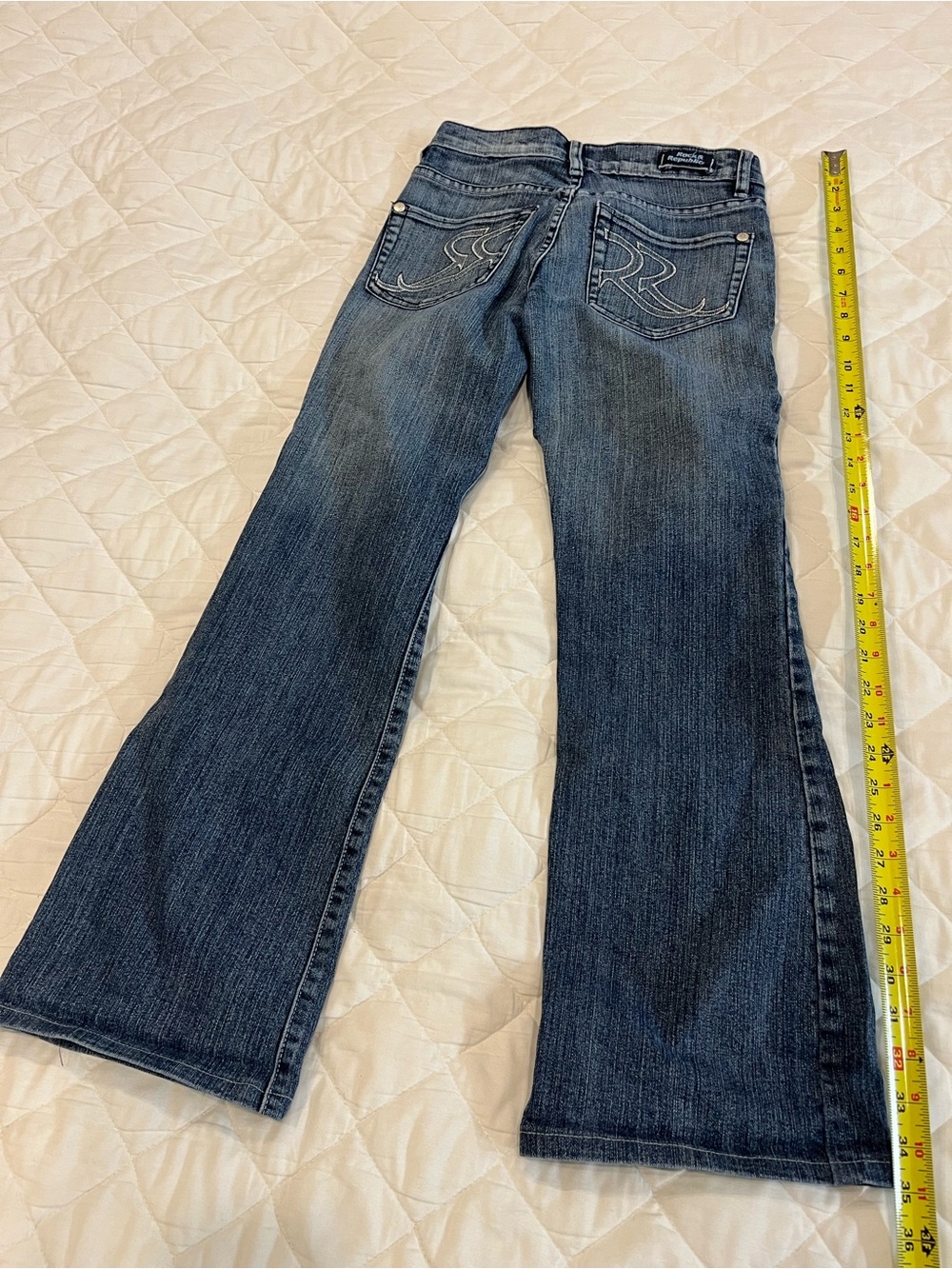 Rock & Republic Blue Wash Flare Jeans with Embroidered Pockets Y2K